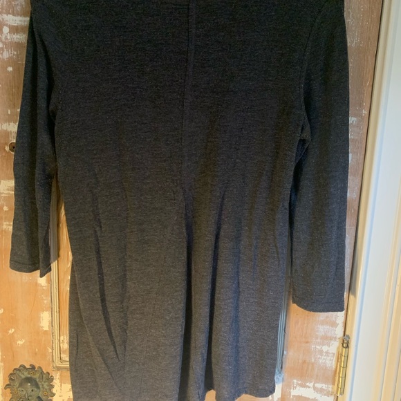 Gray lucky brand graphic tee with gold flower design - Picture 3 of 3